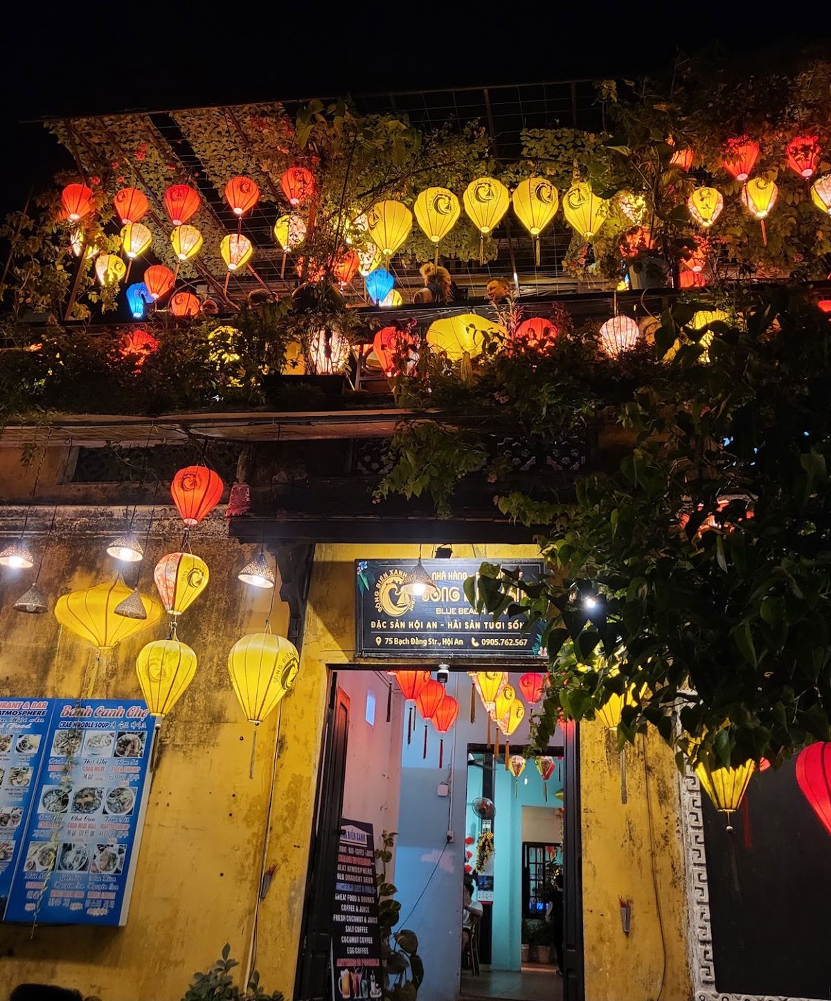 Bến thuyền thả hoa đăng trên sông Hoài photo 3