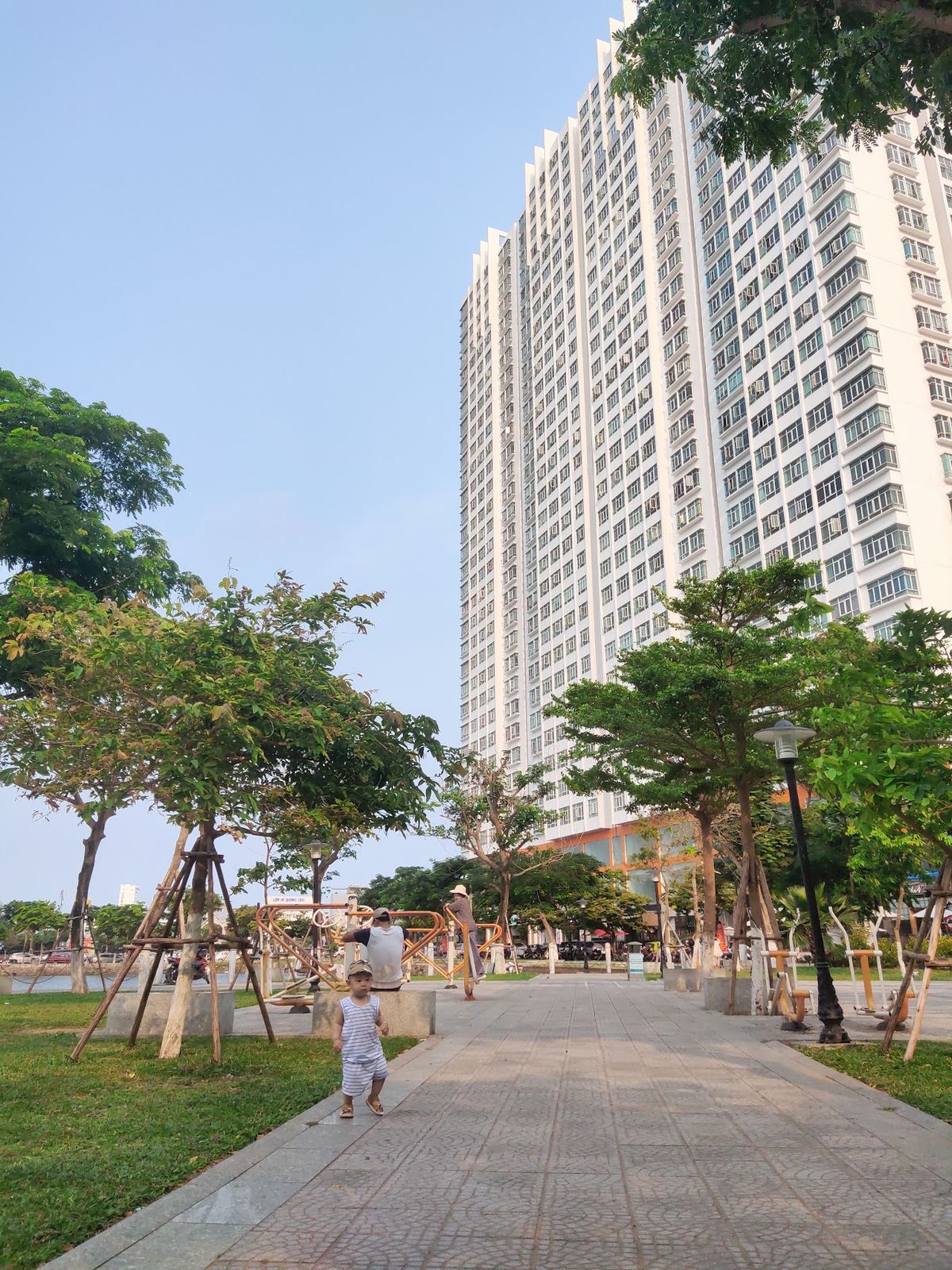 Bờ Hồ Hàm Nghi photo 3