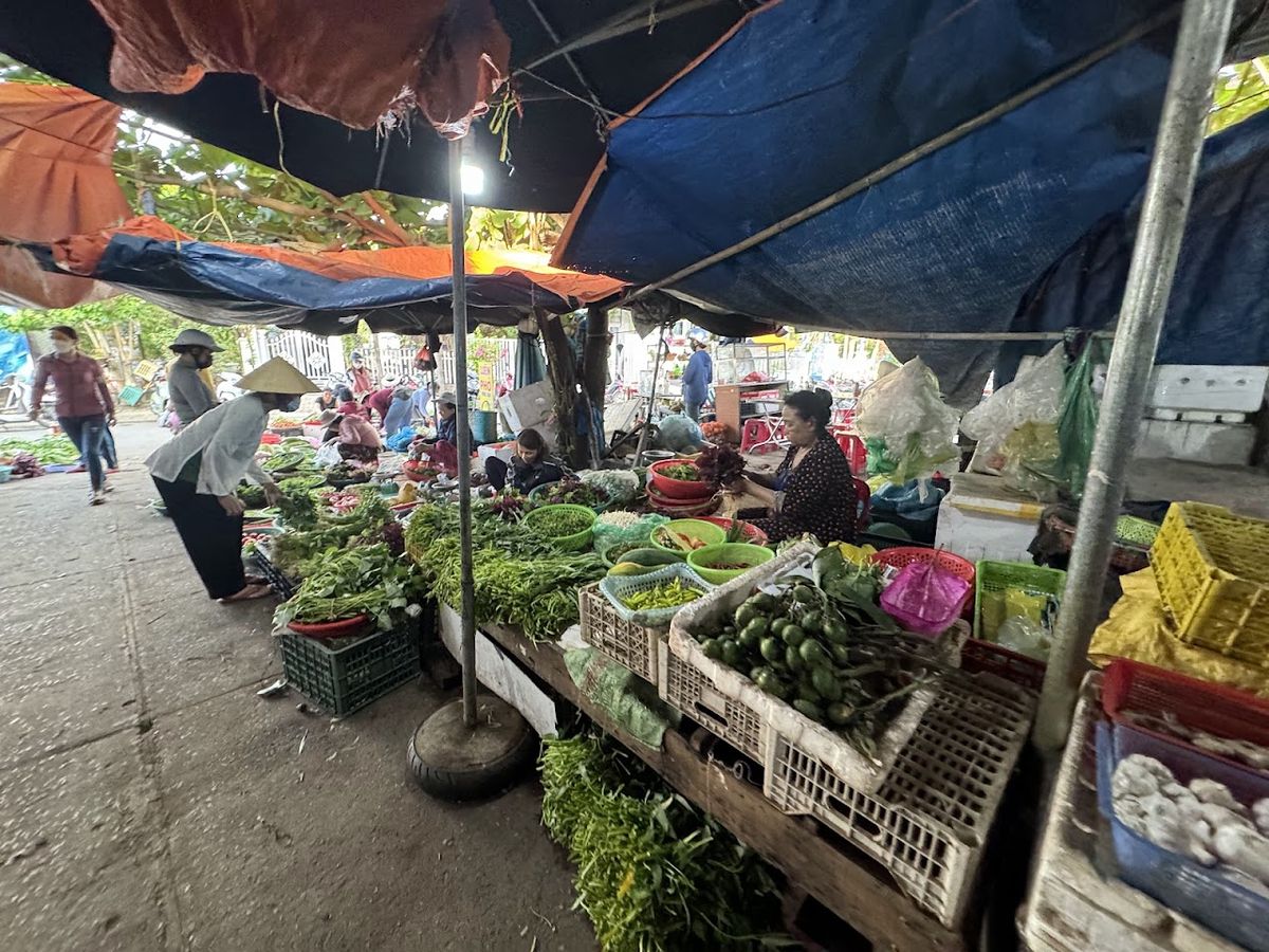 Early Morning Local Market photo 3
