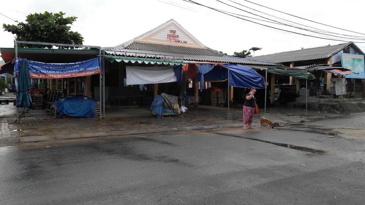 Early Morning Local Market, Da Nang
