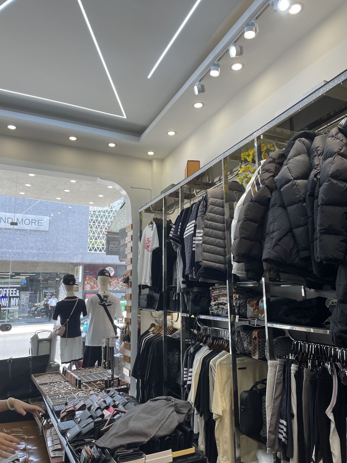 Haven fashion . Hùng Vương 다낭 의류 가방 photo 2