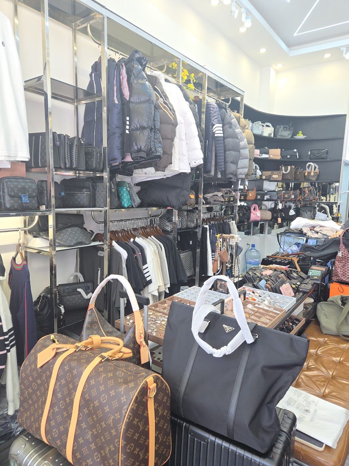 Haven fashion . Hùng Vương 다낭 의류 가방 photo 4