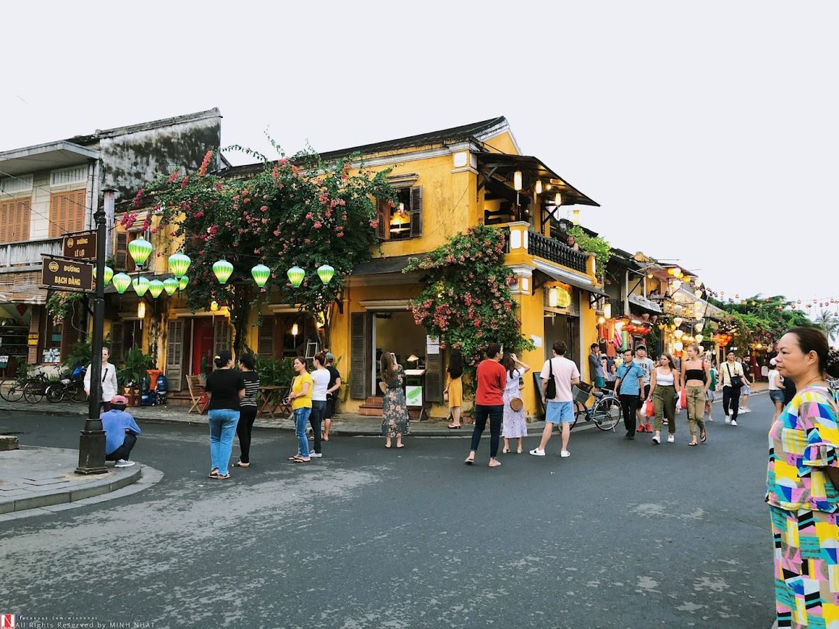 Hoi An sculpture promenade photo 4