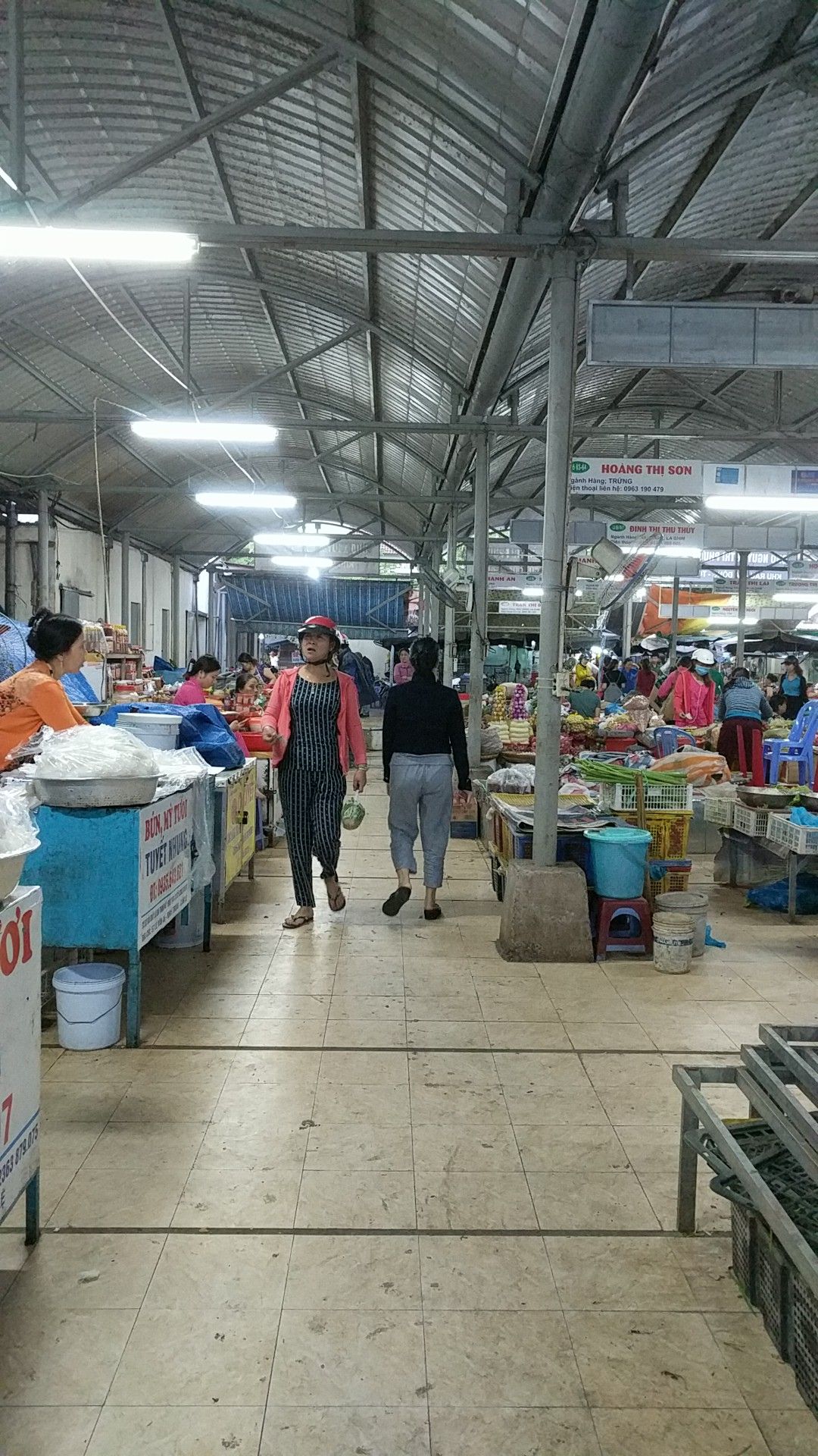 Market Nguyen Tri Phuong photo 4
