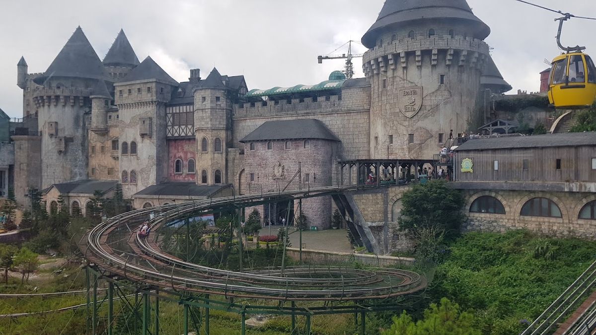 Square Du DoMe Bana Hill photo 3