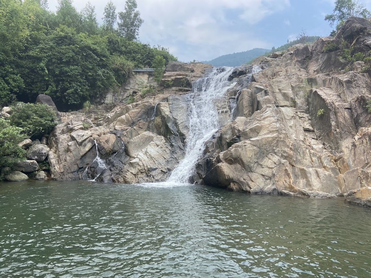 Suoi Mo Waterfall, Da Nang