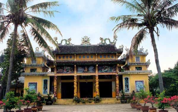 Van Duc Pagoda photo 2