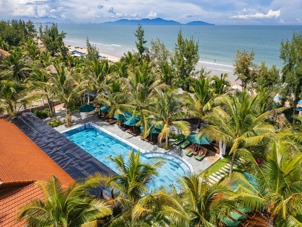 Hoianbang Beach Front Villa and Restaurant — photo 5