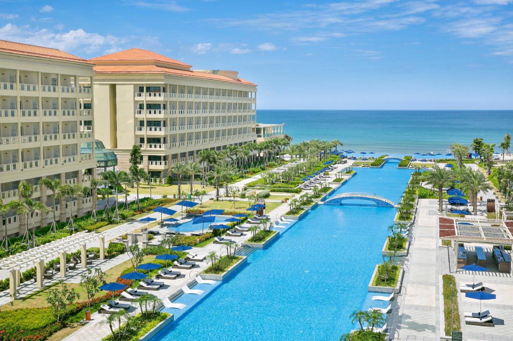 Sheraton Grand Danang Beach Resort & Spa — photo 5