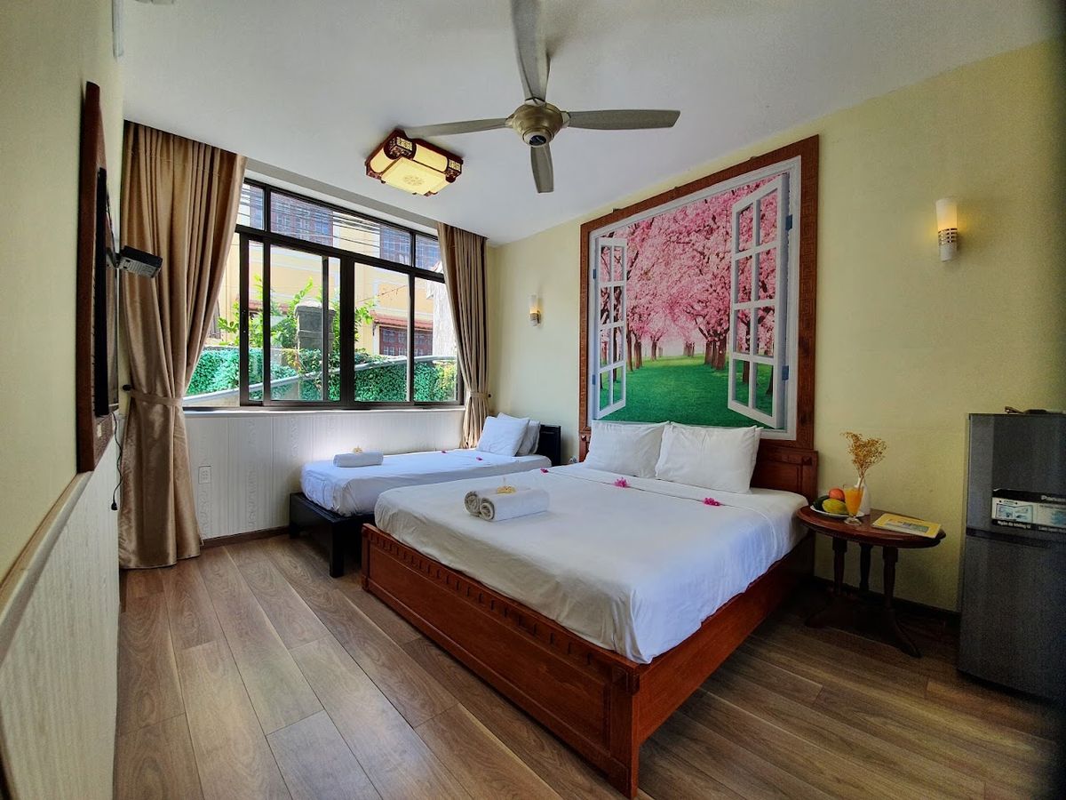 Anh Family Homestay pool and grounds in Hoi An Old Town