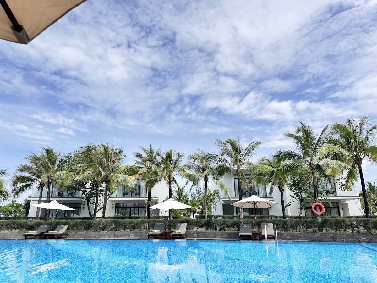 Cape Nao Beach Club - Melia Danang Beach Resort pool and grounds in Non Nuoc