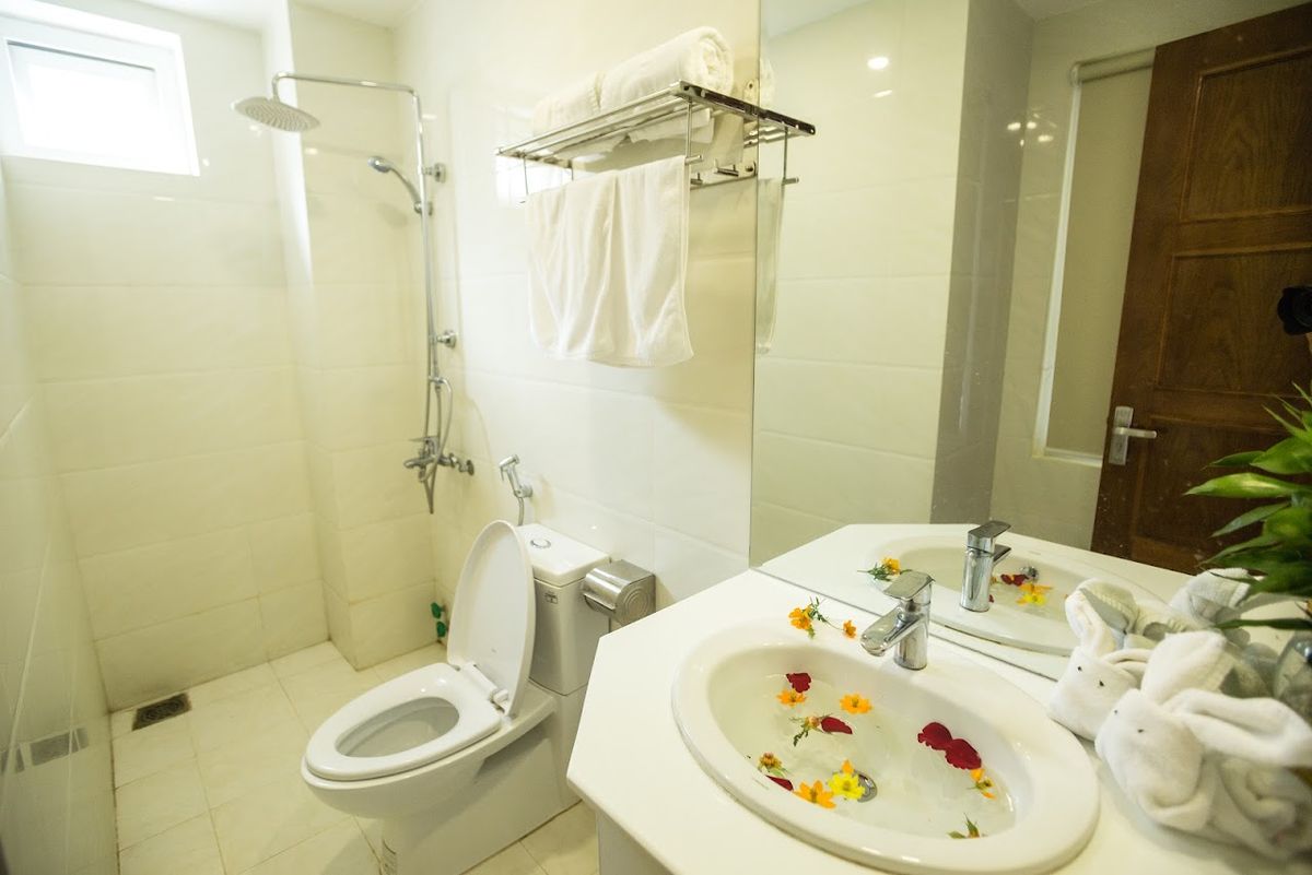 DaNa Sailing Hotel room interior in My Khe Beach