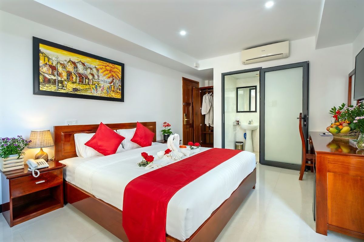 gioan villa hoian pool and grounds in Hoi An Old Town