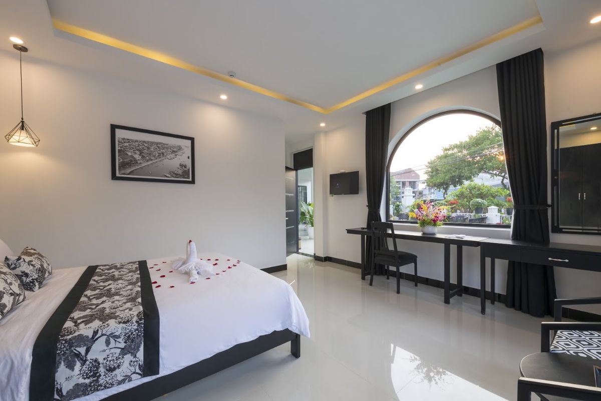 Hoianation Villas Hotel, Hoi An pool and grounds in Hoi An Old Town
