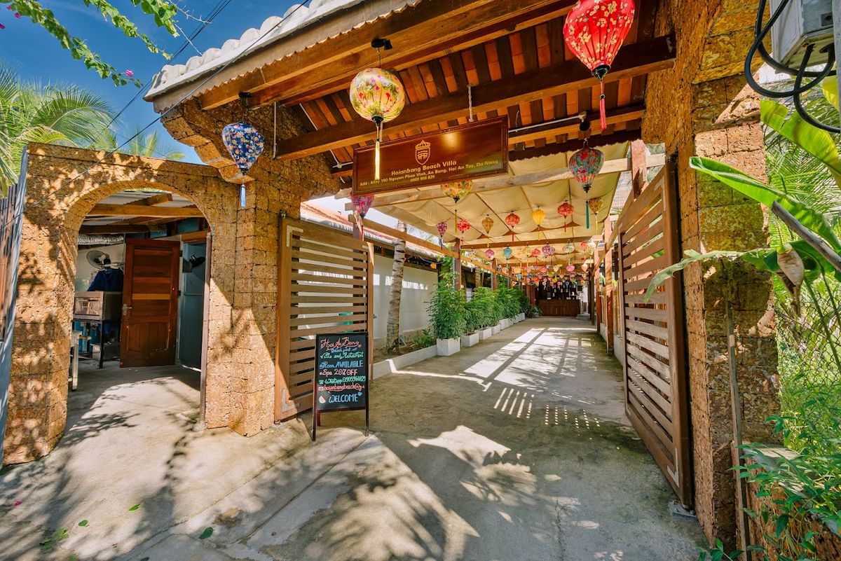 Hoianbang Beach Front Villa and Restaurant facilities in An Bang Beach