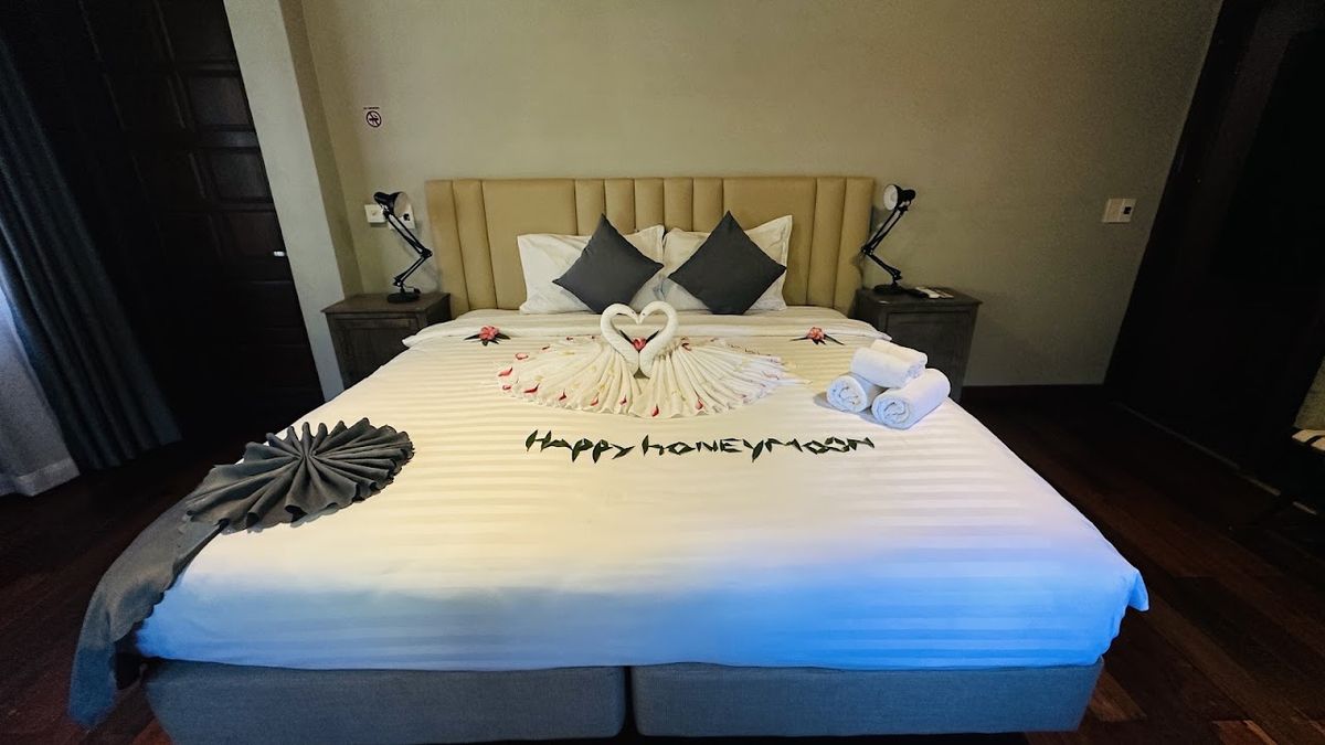 Hoianbang Beach Front Villa and Restaurant pool and grounds in An Bang Beach