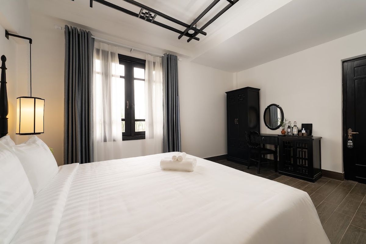Hoianese Quiet Old Town Hotel - Cultural Experiential Hotels pool and grounds in Hoi An Old Town