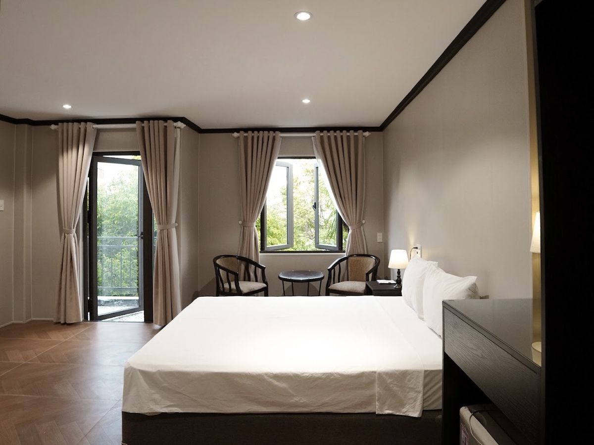 HY Local Budget Hotel - 103 Bà Triệu /// 694 Hai Bà Trưng - Hội An pool and grounds in Hoi An Old Town