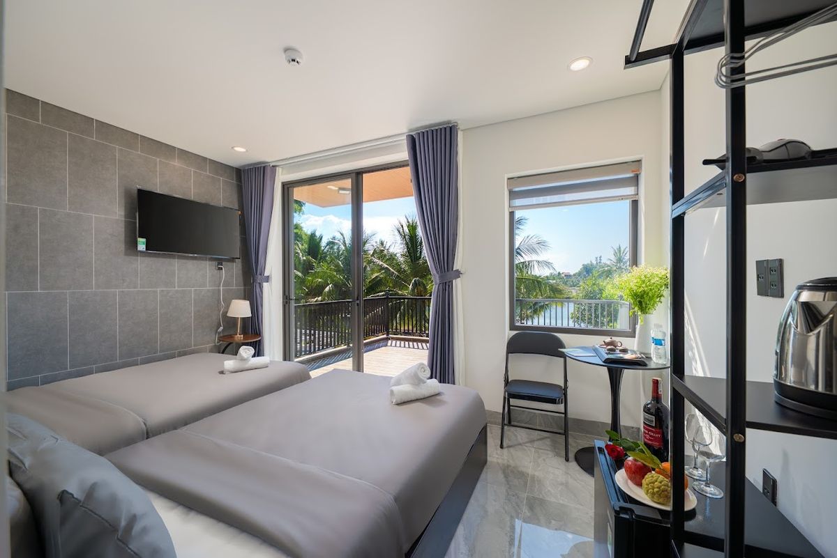 KiKiHao Homestay pool and grounds in Cua Dai