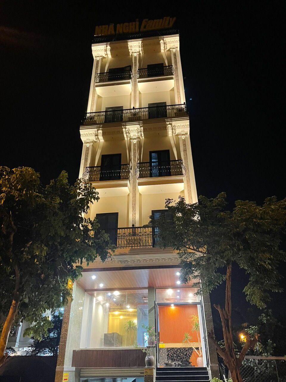 Nhà Nghỉ Family exterior in Non Nuoc