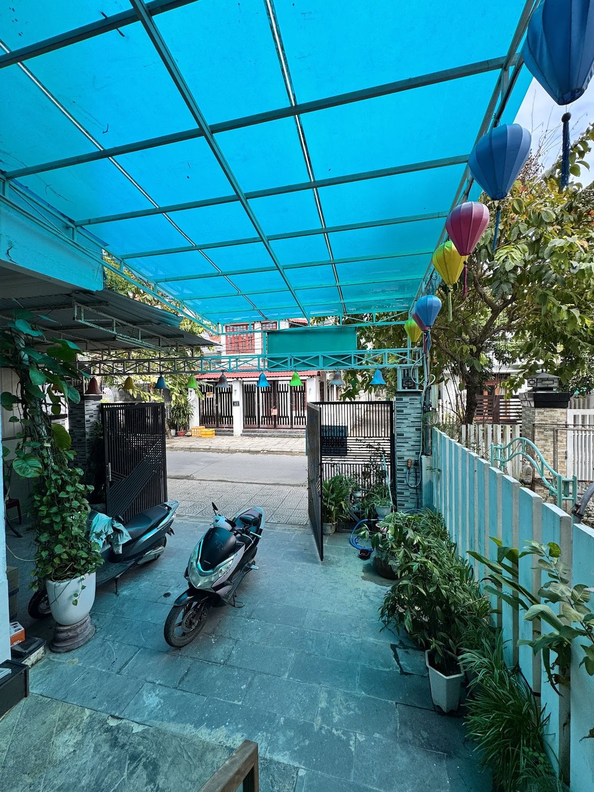 OYO 499 The Linh Homestay room interior in Hoi An Old Town