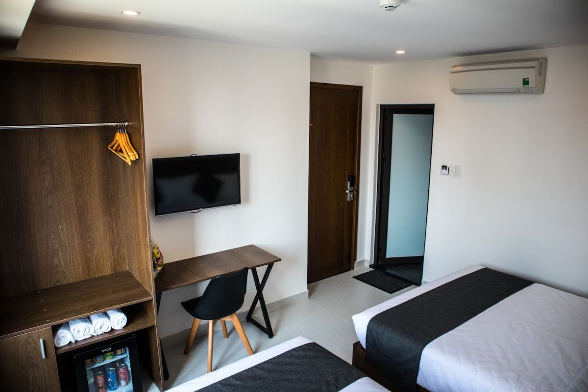 Robin Hotel Danang pool and grounds in Son Tra