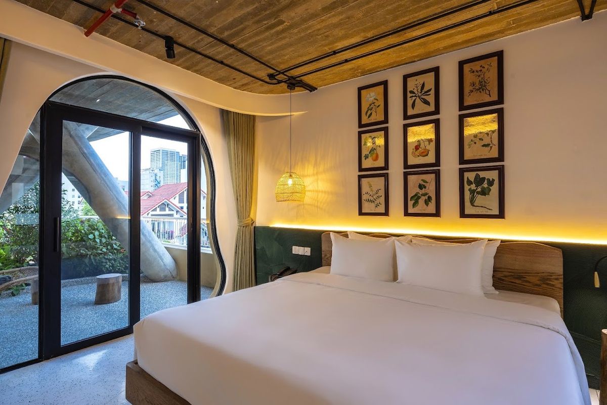 Saha Casa Boutique Hotel / Cafe & Herbal Tea pool and grounds in Son Tra