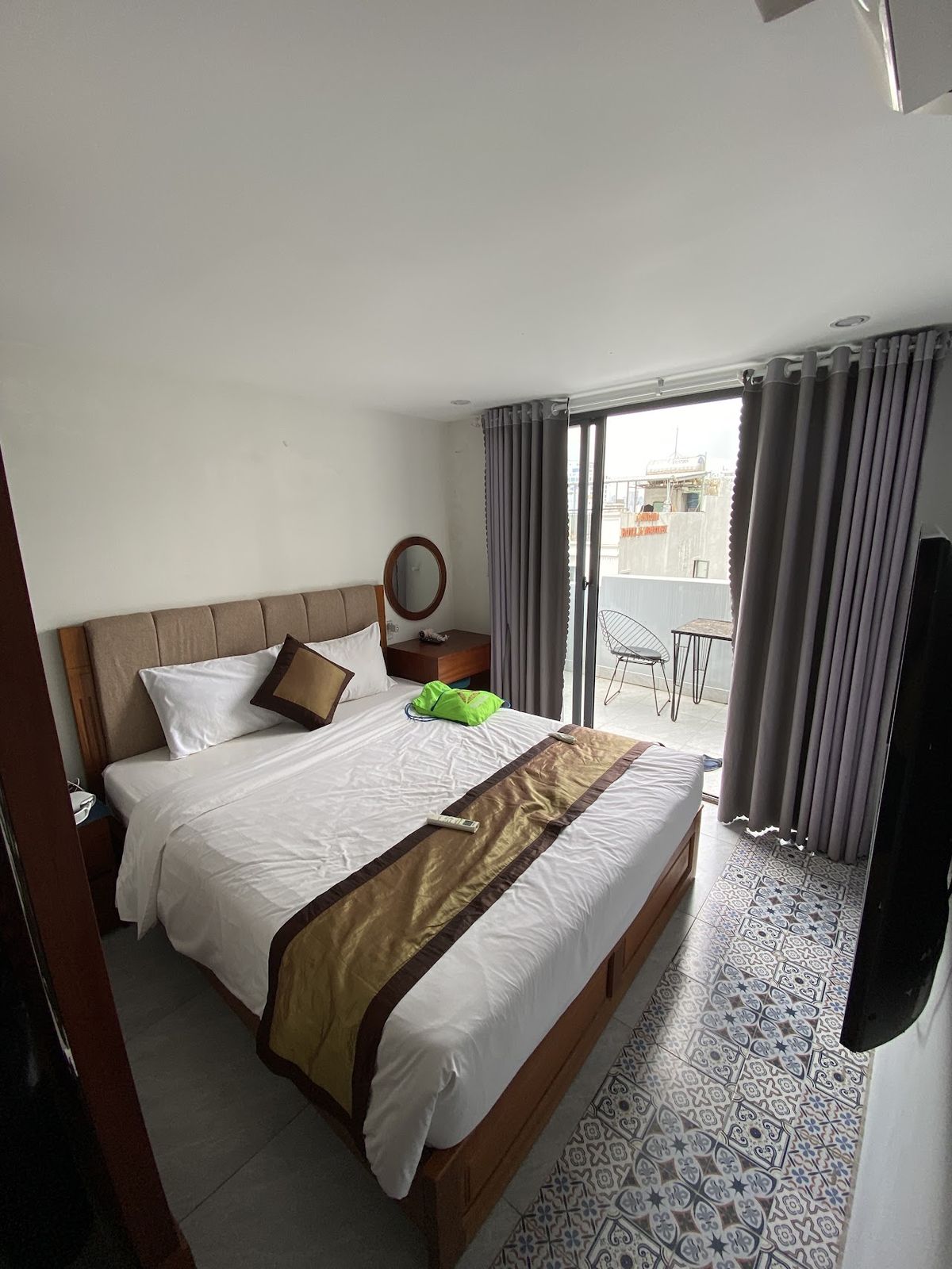 Sea Swan Apartment and Hotel pool and grounds in An Thuong