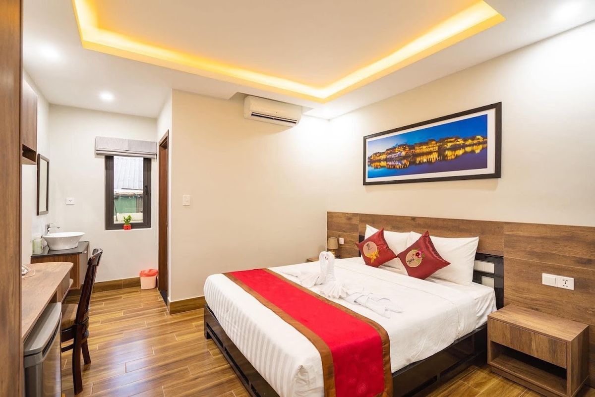 The Lit Villa pool and grounds in Hoi An Old Town