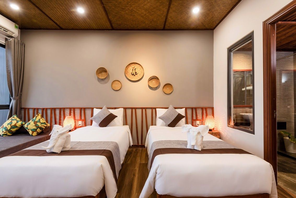 Tropical Home Villa pool and grounds in Hoi An Old Town