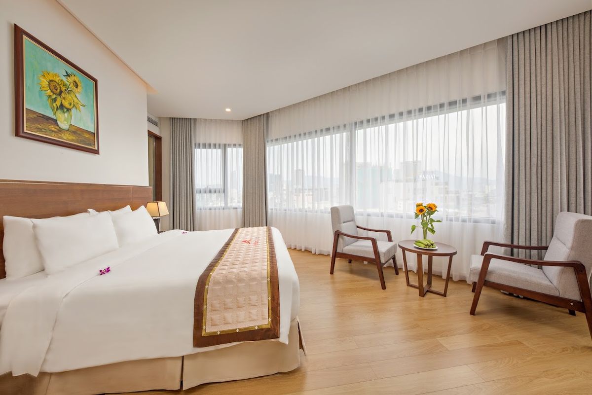 Val Soleil Hotel pool and grounds in Da Nang City Centre