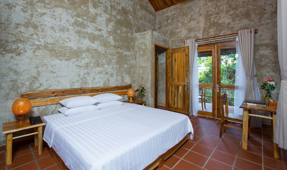 Valley Village Phu Quoc pool and grounds in Hoi An Old Town